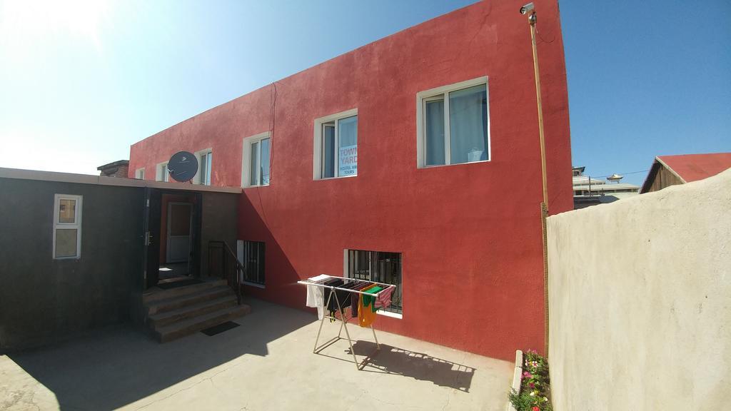 Town Yard Hostel Ulaanbaatar Esterno foto